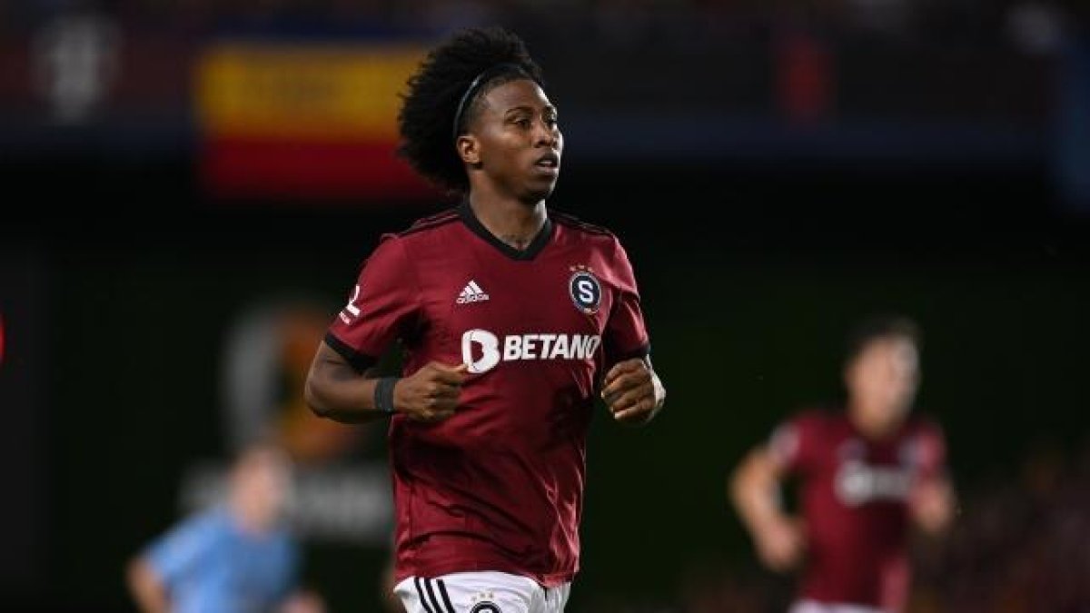 Preciado, lateral del Sparta Praga, conquistó la Liga y Copa de República Checa en la temporada 2023-24.