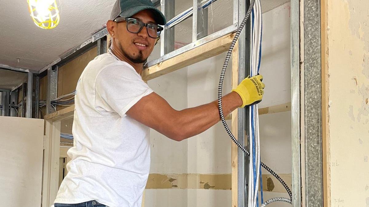 El exseleccionado de Ecuador contó a EXPRESO que en la yoni realiza trabajos relacionados con internet y la tecnología.