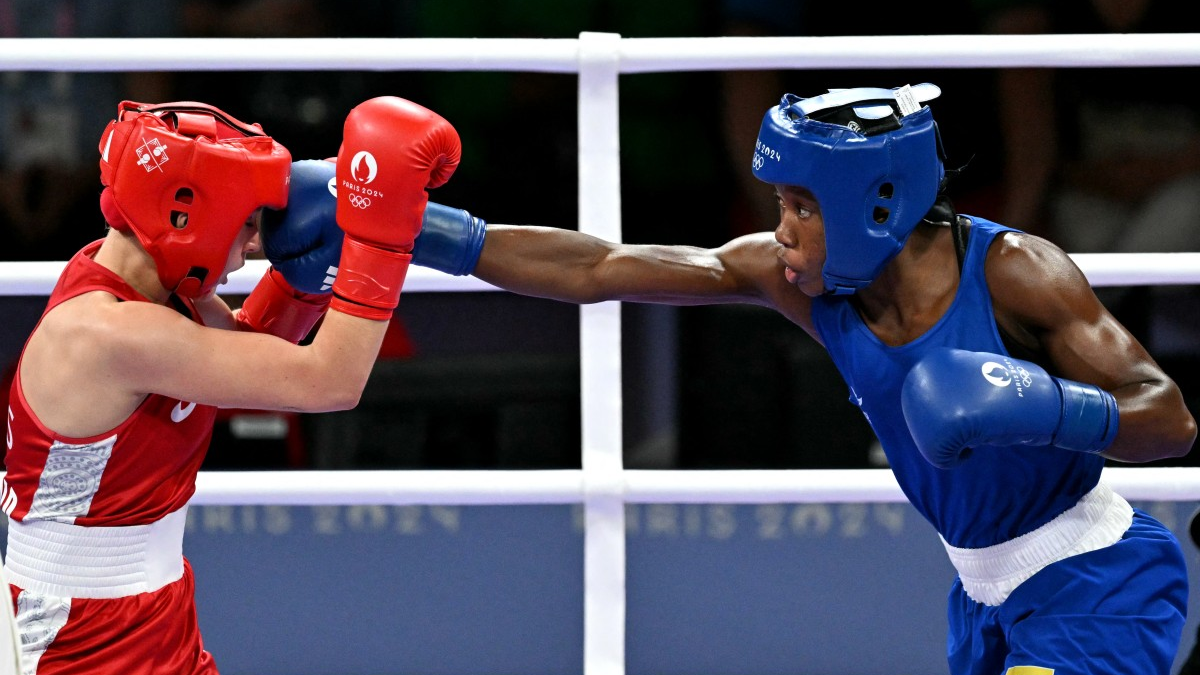 Paría José Palacios (d) dominó a su rival en los octavos de final de París 2024