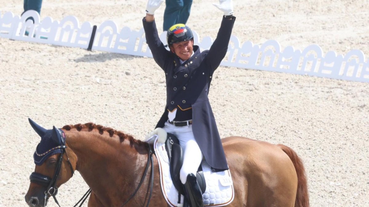 El jinete ecuatoriano Julio Mendoza destacó en su prueba individual en París 2024
