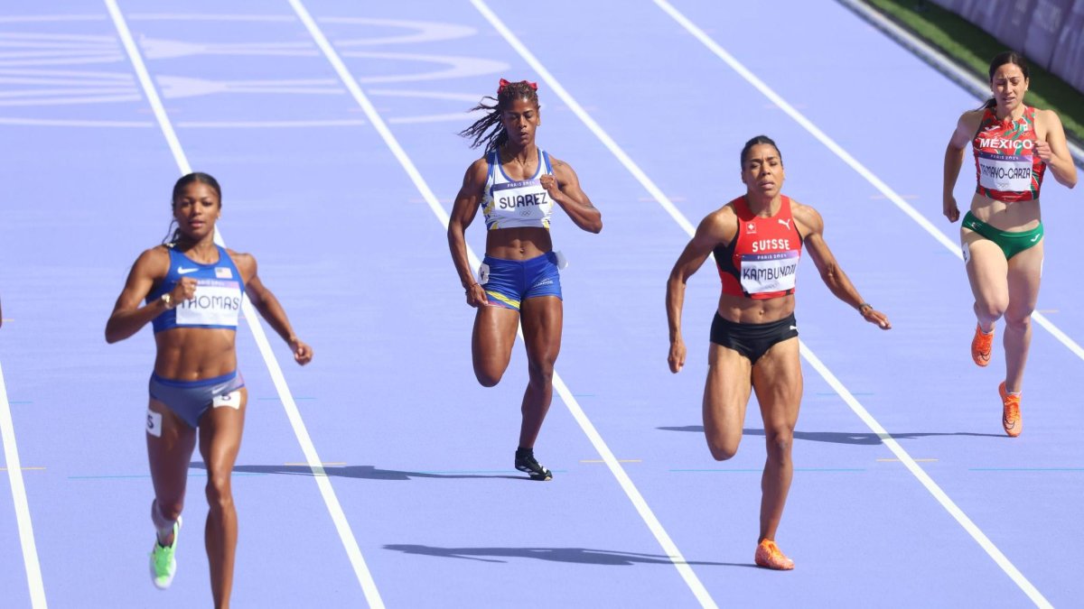 Anahí Suárez (segunda desde la izquierda) terminó quinta con tiempo 23.33 segundos.