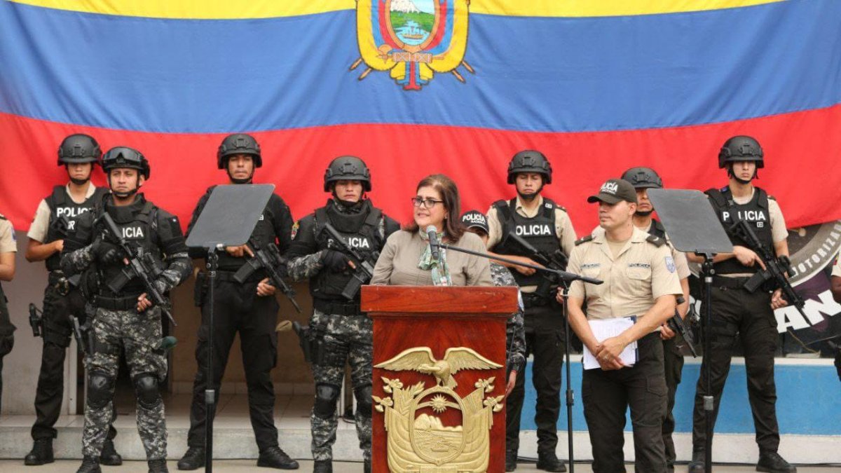 En Durán se entregó 1782 fusiles para la Policía Nacional. La ceremonia de entrega se desarrolló en Durán.
