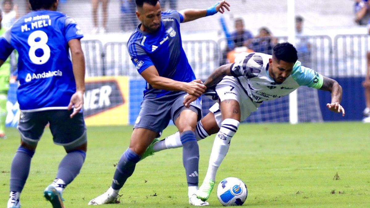 Aníbal Leguizamón (c) es uno de los jugadores más experimentados de Emelec