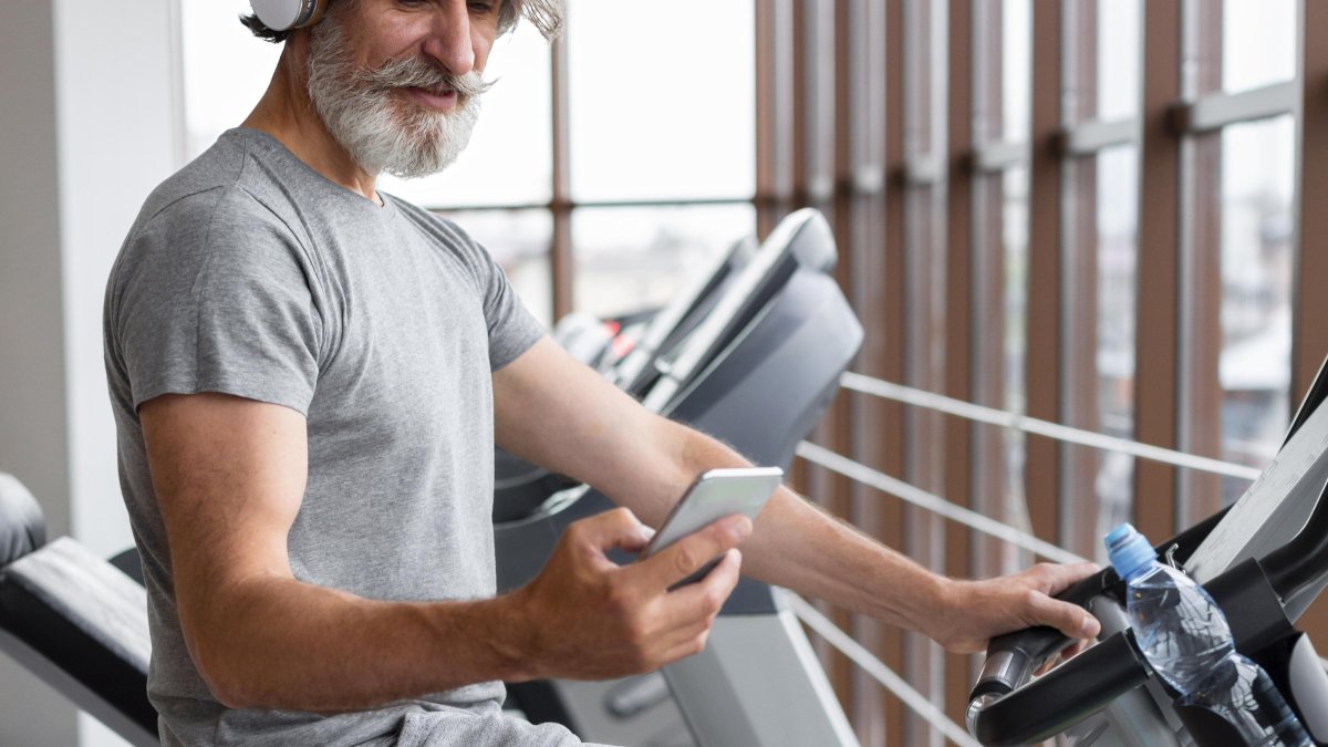 La bicicleta estática es una excelente opción de ejercicio controlado y planificado.