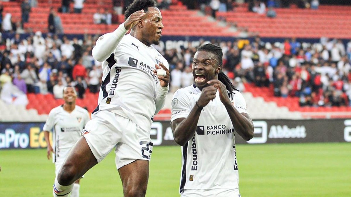 El volante Bryan Ramírez, el central Ricardo Adé (d) y el extremo Luis Estupiñán fueron los goleadores.