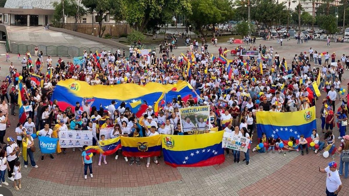 Cita. En la ciudad de Guayaquil se congregan migrantes venezolanos para exigir la publicación de las actas de excrutinio de las últimas elecciones.