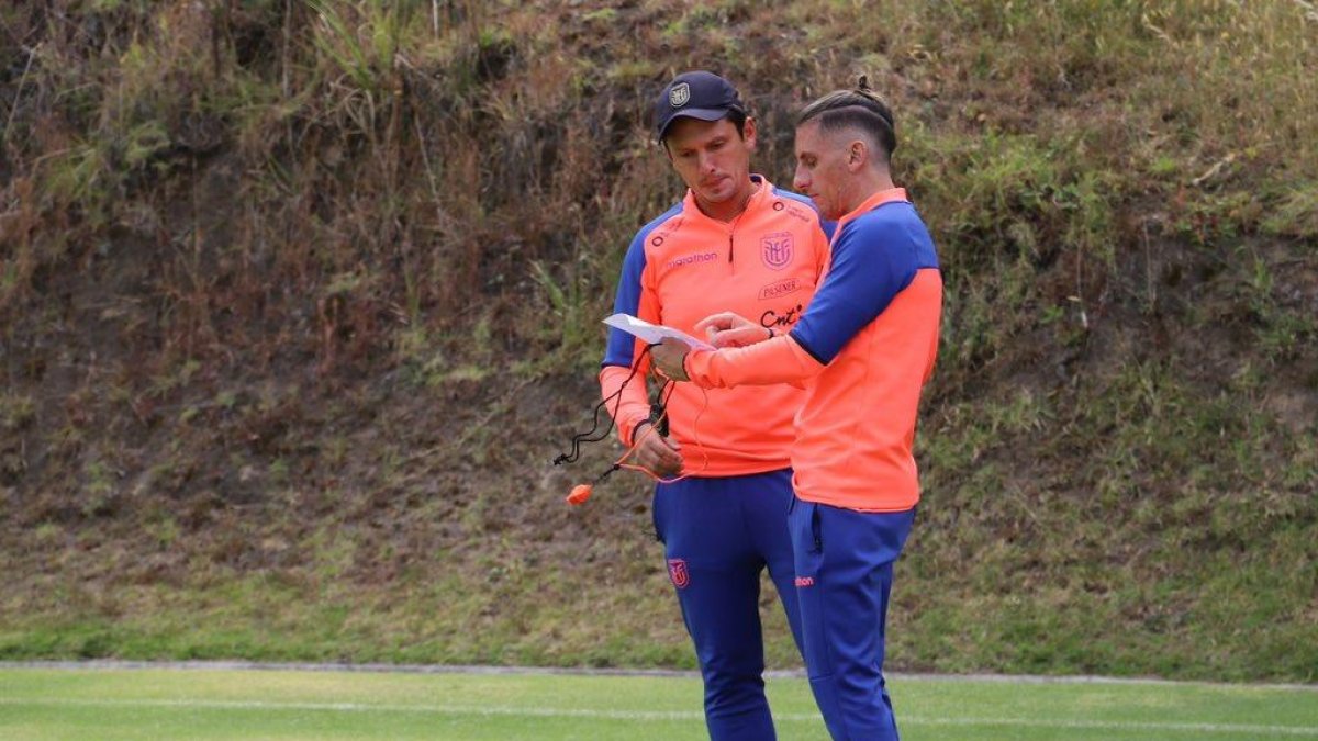 Sebastián Beccece (d) junto al profesor Miguel Bravo de la Sub-20 de la Tricolor