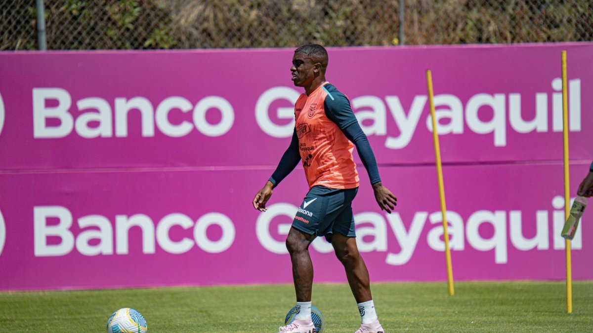 Jhegson Méndez ya hizo trabajos de cancha en la Casa de la Selección.