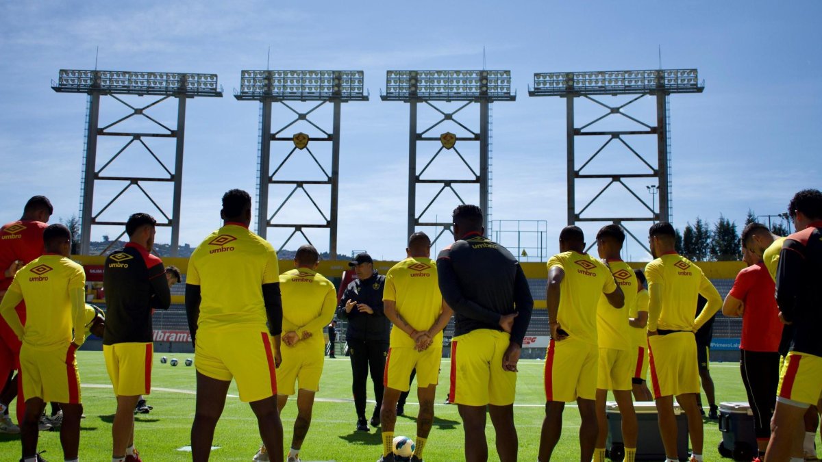 Aucas en entrenamiento en el estadio Gonzalo Pozo Ripalda
