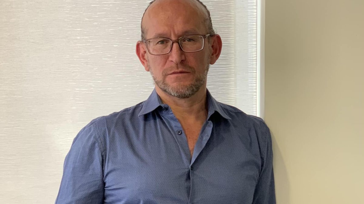 El escritor Efraín Villacís publicó el libro Parque Inglés.