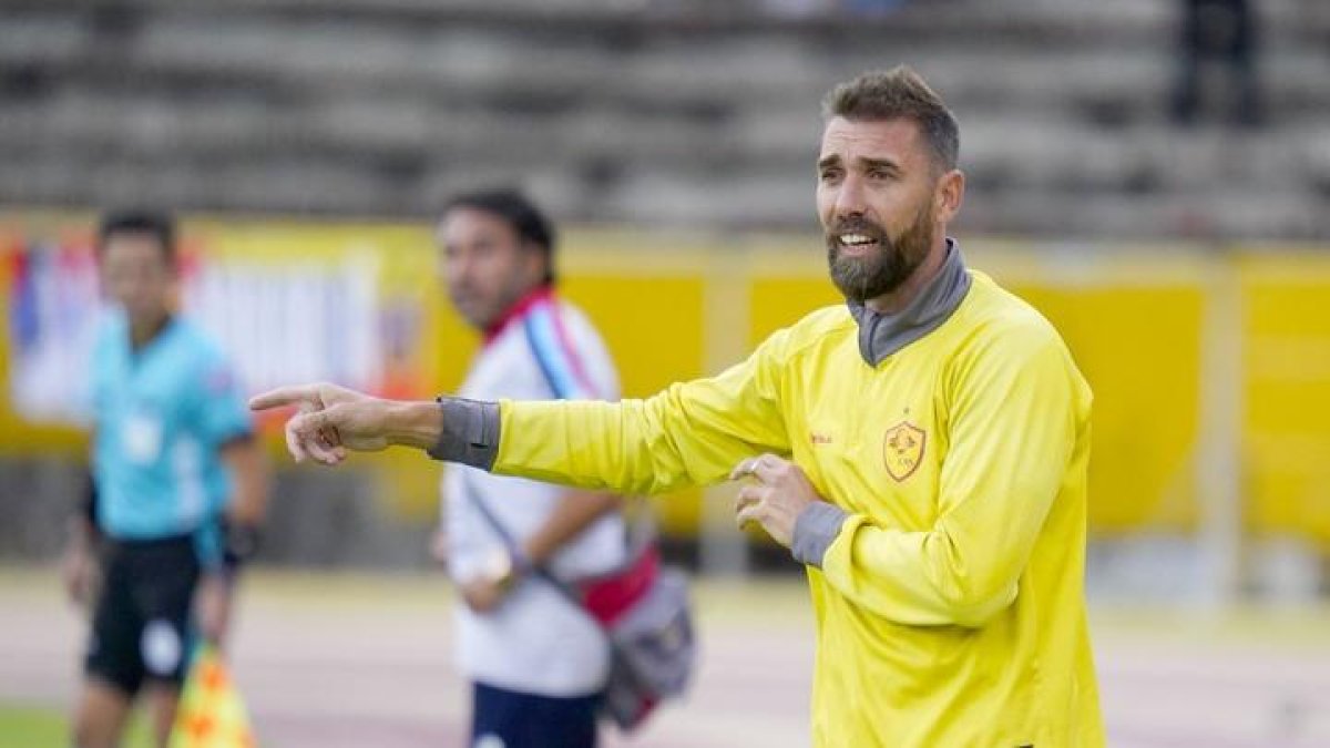 Sebastián Blázquez fue despedido en el banquillo oriental.