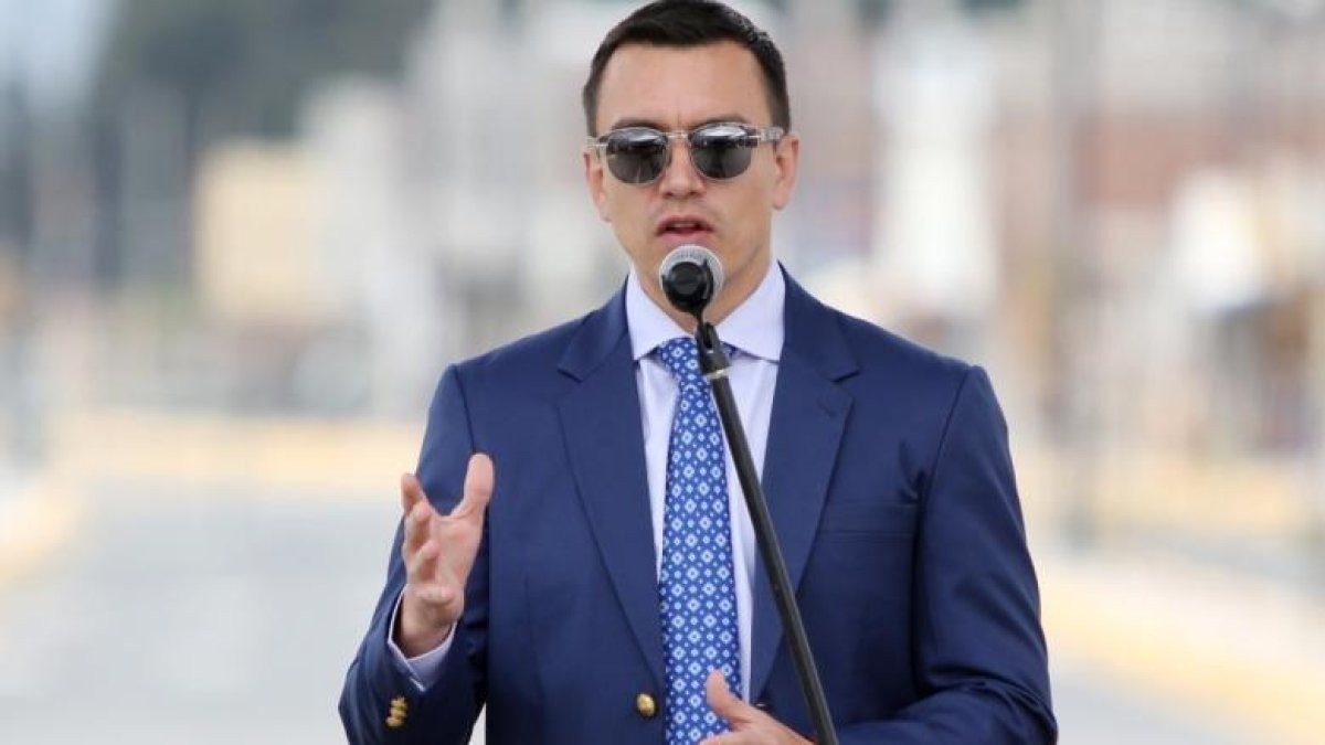 Pasquel alega que el país está siendo afectado por 