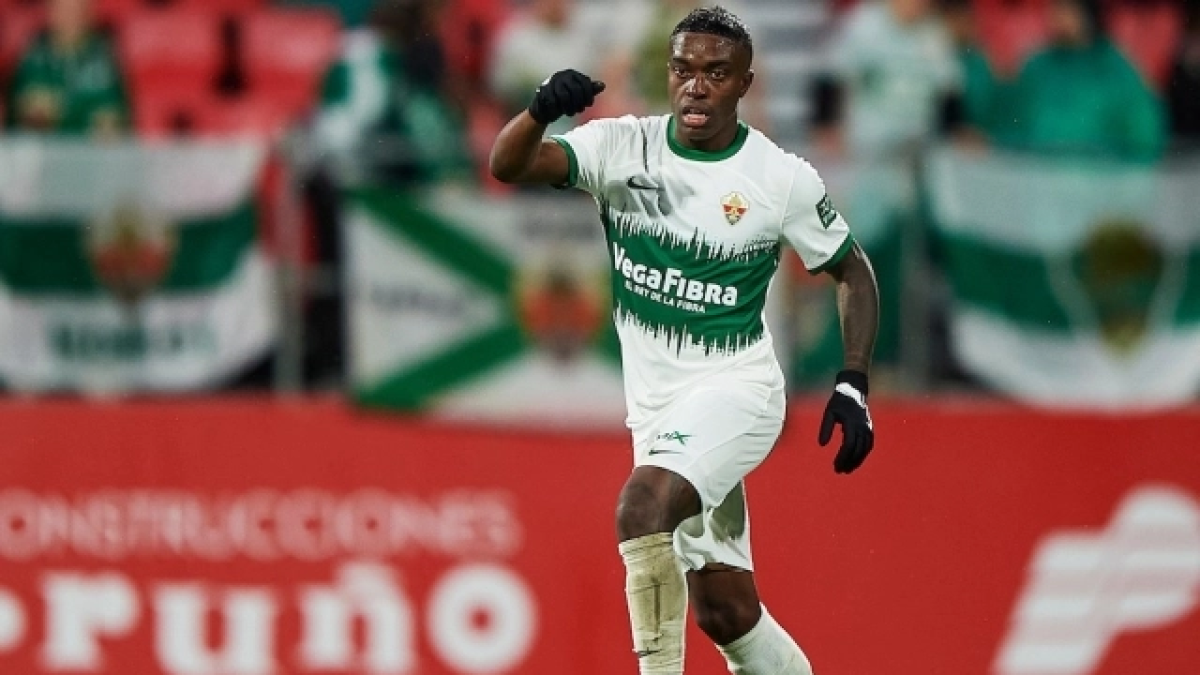 Jhegson Méndez jugando para el Elche de España