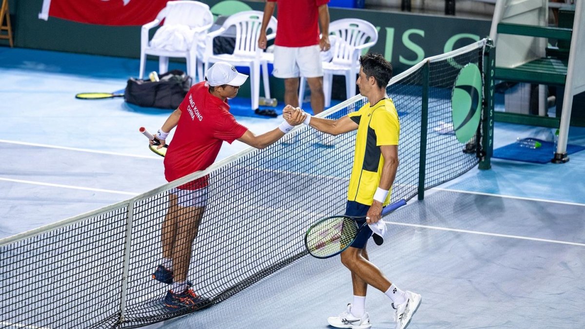 Gonzalo Escobar (d) ganó el punto en dobles junto a Diego Hildalgo, y consiguió el último singles para sellar la victoria de la serie.