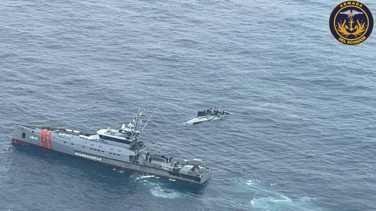 Para la captura del semisumergible se utilizaron equipos áreos y marítimos.