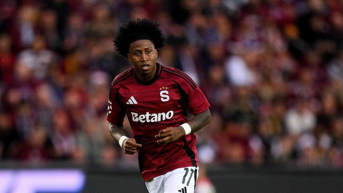 Angelo Preciado debutó en Champions League en el triunfo 3-0 ante Salzburgo