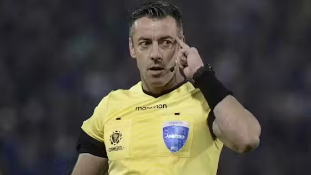 Raphael Claus dirigirá el partido entre Ecuador y Paraguay