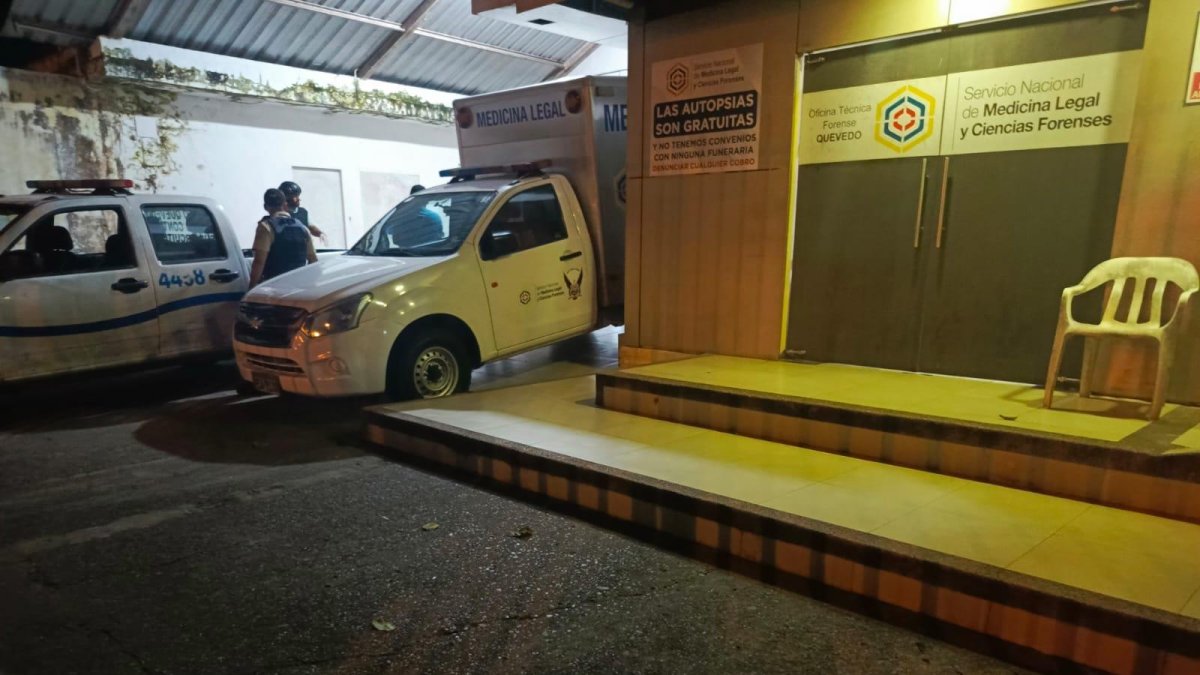 Hecho. El cuerpo de Lisa Haro quedó tendido en la vereda tras el hecho.