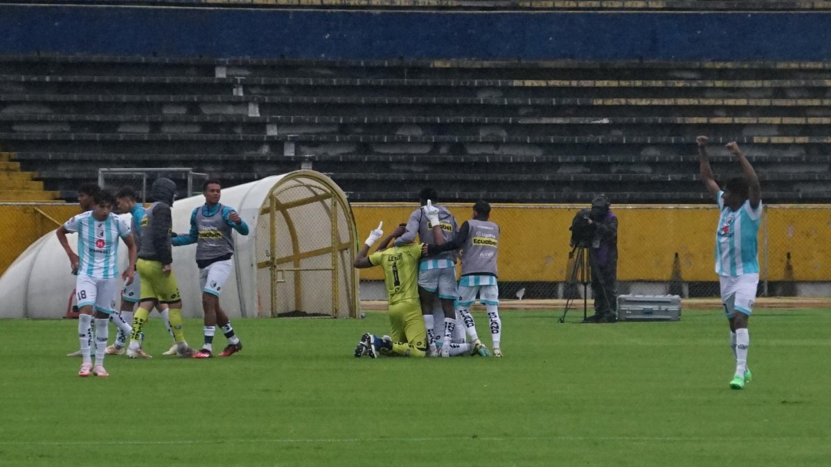 Alexis Lemos llorando en la cancha, días atrás había perdido familiares.