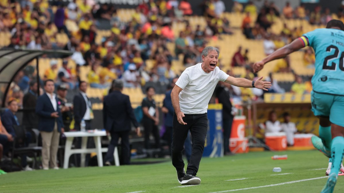 Ariel Holan no sabe que mismo hacer con Barcelona.