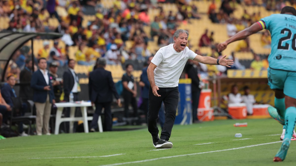 Holan dirigió ya a Barcelona en 21 partidos entre LigaPro, Copa Libertadores y repechaje de Copa Sudamericana, de los cuales ganó 10, empató cuatro y perdió siete.