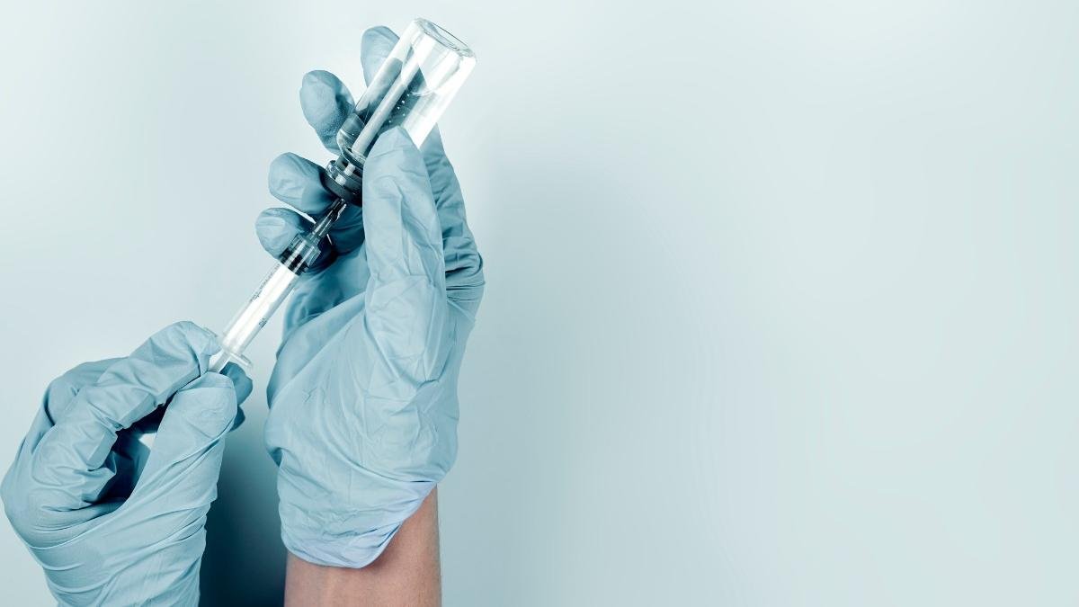 Pacientes denunciaron mala práctica médica al recibir un medicamento presuntamente falsificado que los dejó ciegos.