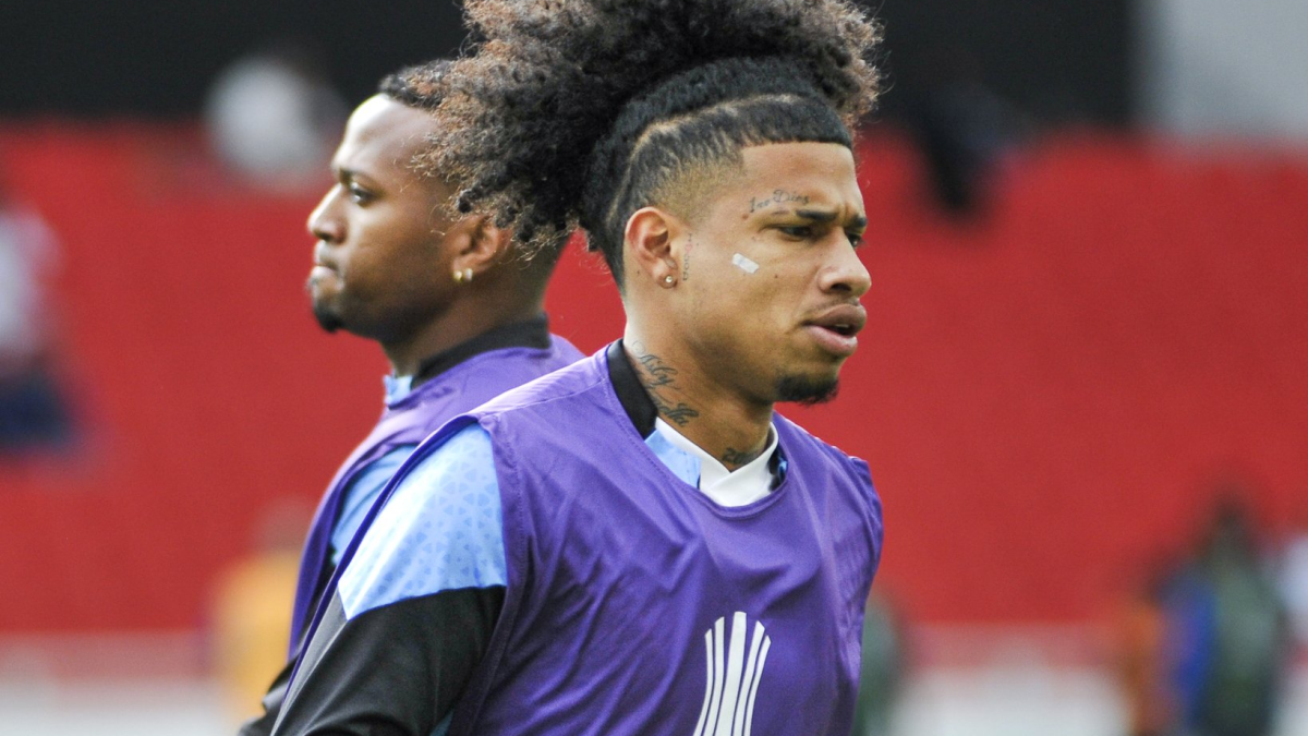 Marco Angulo en el calentamiento previo al duelo de Liga de Quito en Copa Libertadores