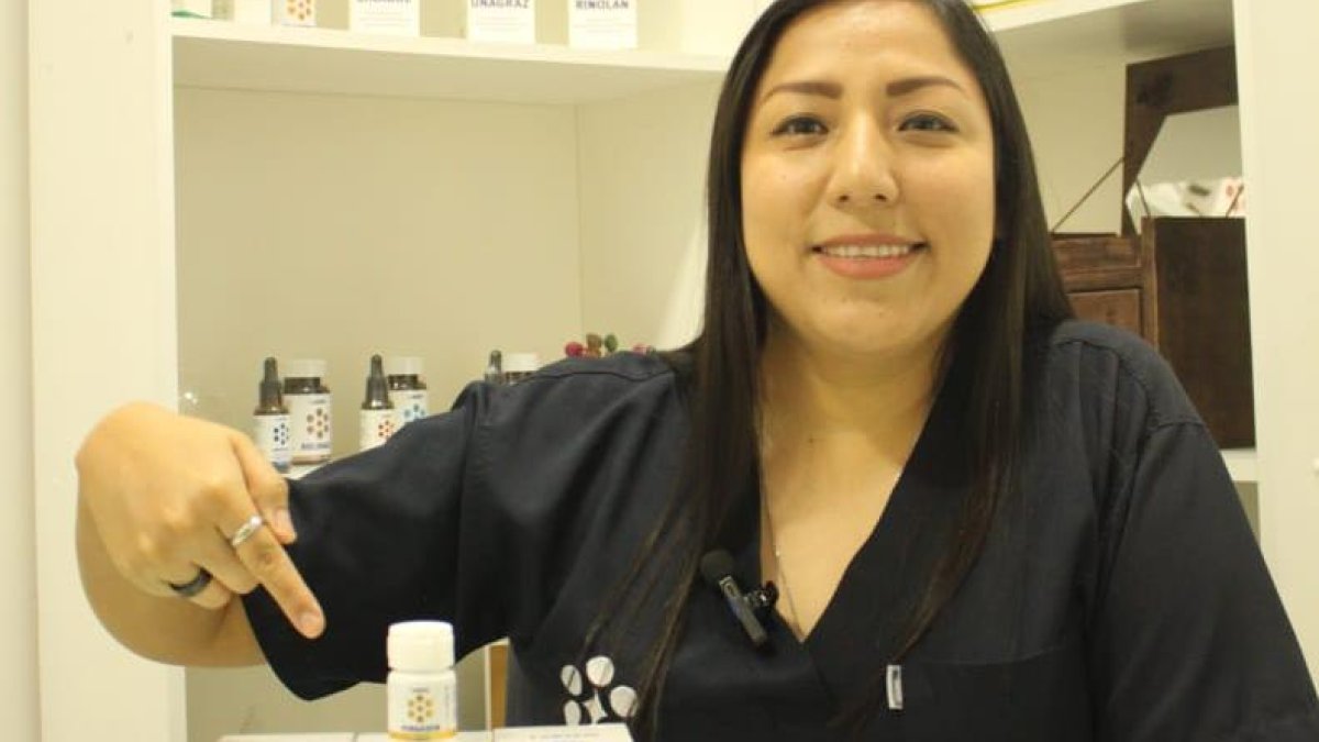 Estudio. El equipo investiga las propiedades de las plantas y las traslada a un producto natural para la persona.