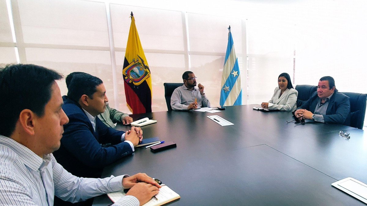 Cargo. El gerente de CNEL, Eduardo Jácome presentó su renuncia a la ministra encargada de Energía Inés Manzano.