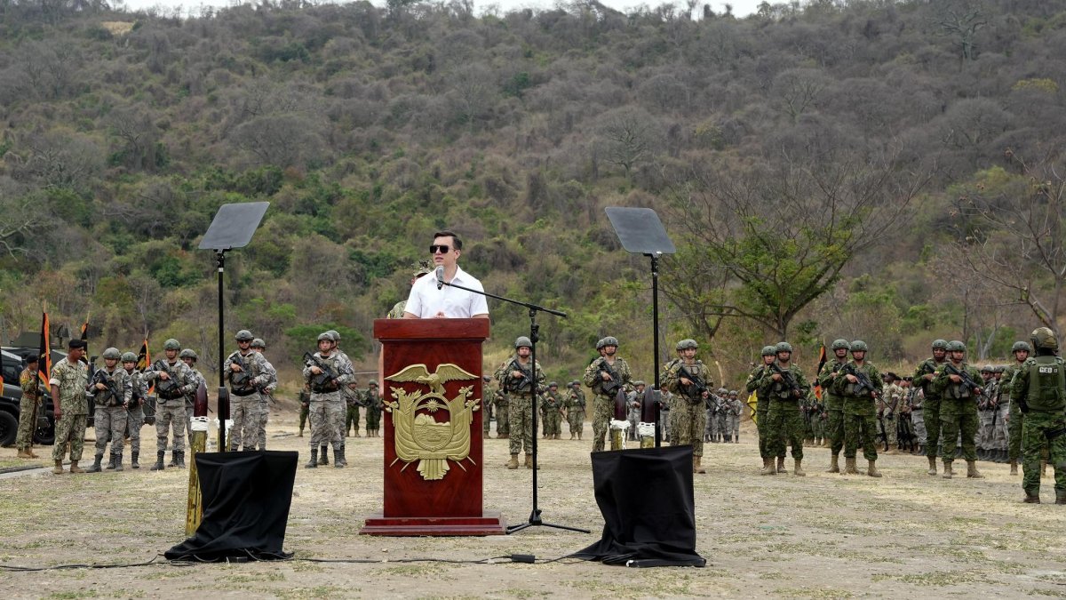 El presidente Daniel Noboa a la camisa de fuerza que impone el esquema que dejó montado el constituyente de Montecristi y el gobierno de Rafael Correa.