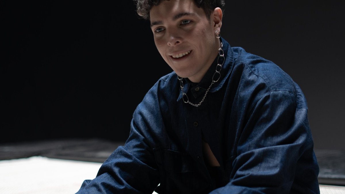 Juanicar interpretará algunos de sus temas más conocidos, entre ellos sus sencillos más recientes, titulado 'Mírame'.