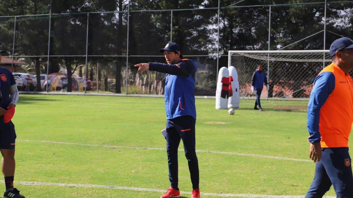 JUAN CARLOS BURBANO TECNICO ECUADOR SUB 17