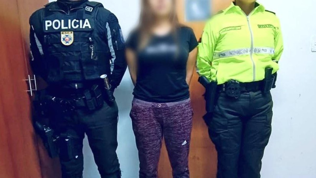 Una mujer fue aprehendida en Iñaquito por el presunto delito de robo de vehículos.