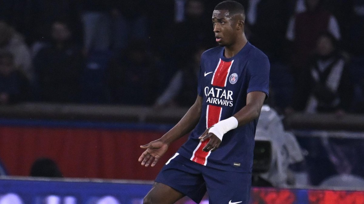 Willian Pacho jugó todo el partido en el encuentro entre PSG y Lens por la Ligue 1