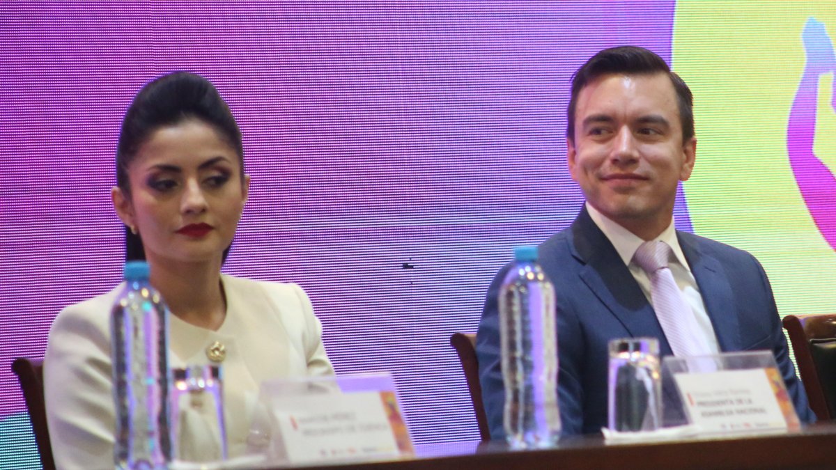 Daniel Noboa y Viviana Veloz, presidenta de la Asamblea (Revolución Ciudadana), impulsan cada uno por su lado la creación de la universidad de Santo Domingo.