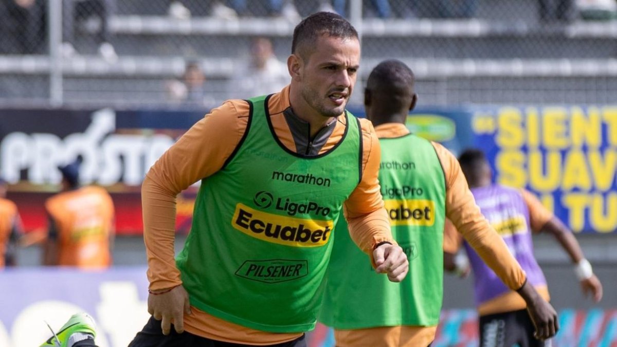 Octavio Rivero es el goleador de Barcelona que si estará ante Cumbayá.