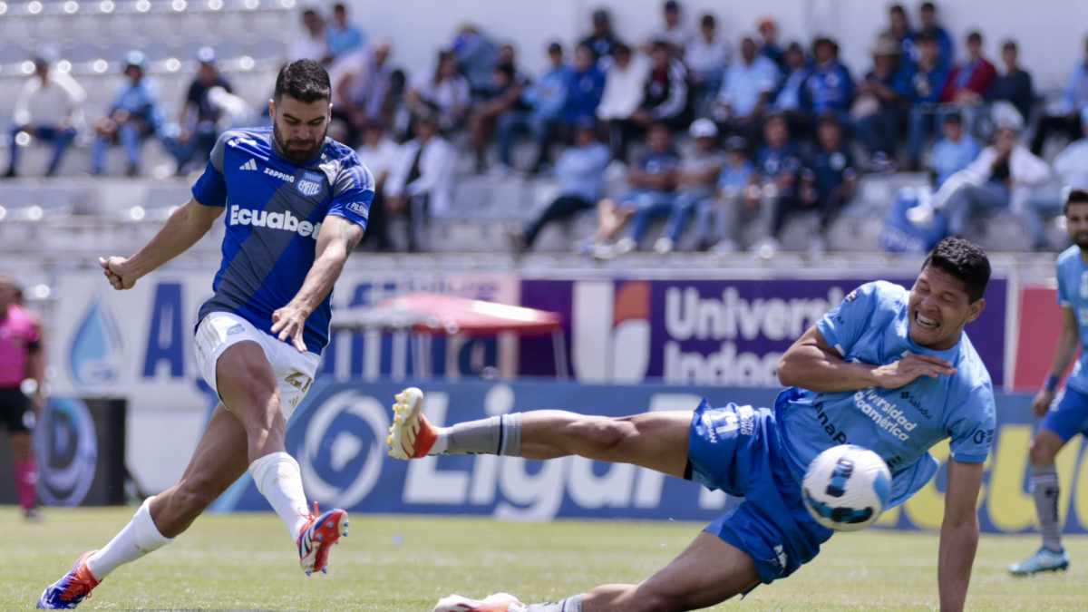 Alexander González metió el primer tanto para Emelec ante Macará en Ambato