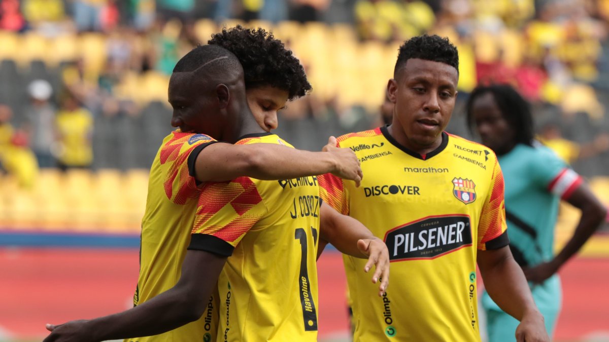 El festejo del gol de Barcelona, Edward Bello y Janner Corozo.