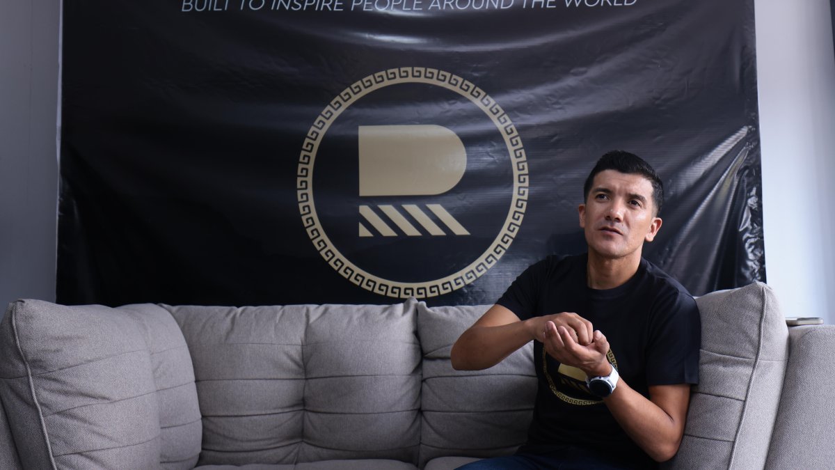 Richard Carapaz dio detalles de los símbolos utilizados para dar forma a su logo.