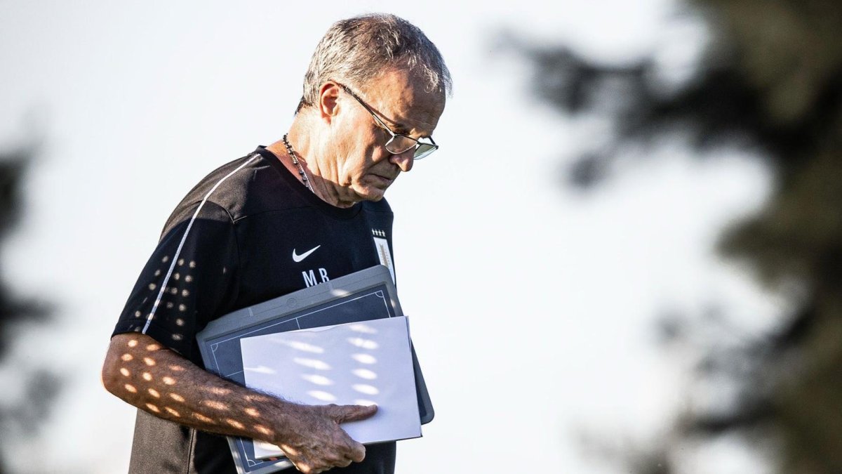 Marcelo Bielsa ha caído en dos ocasiones en diez partidos al mando de la selección de Uruguay