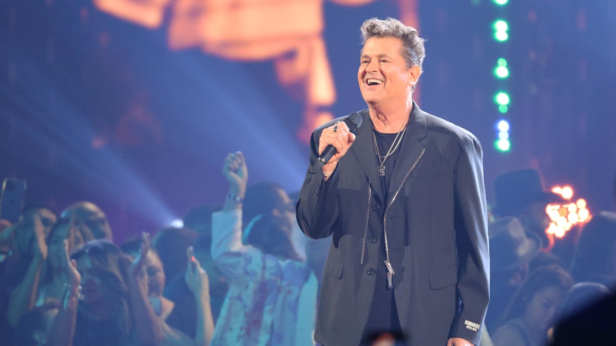 Carlos Vives abrió la ceremonia con sus melódicas y vibrantes canciones