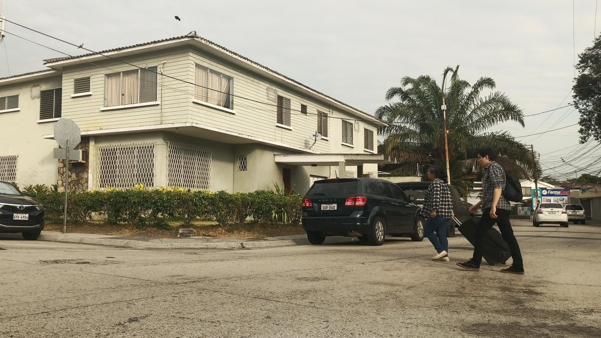 Modernismo. Las viviendas de Urdesa, los Ceibos, Miraflores y del cerro El Paraíso albergan este tipo de expresión; también hay racionalismo, neoclasicismo y eclecticismo.