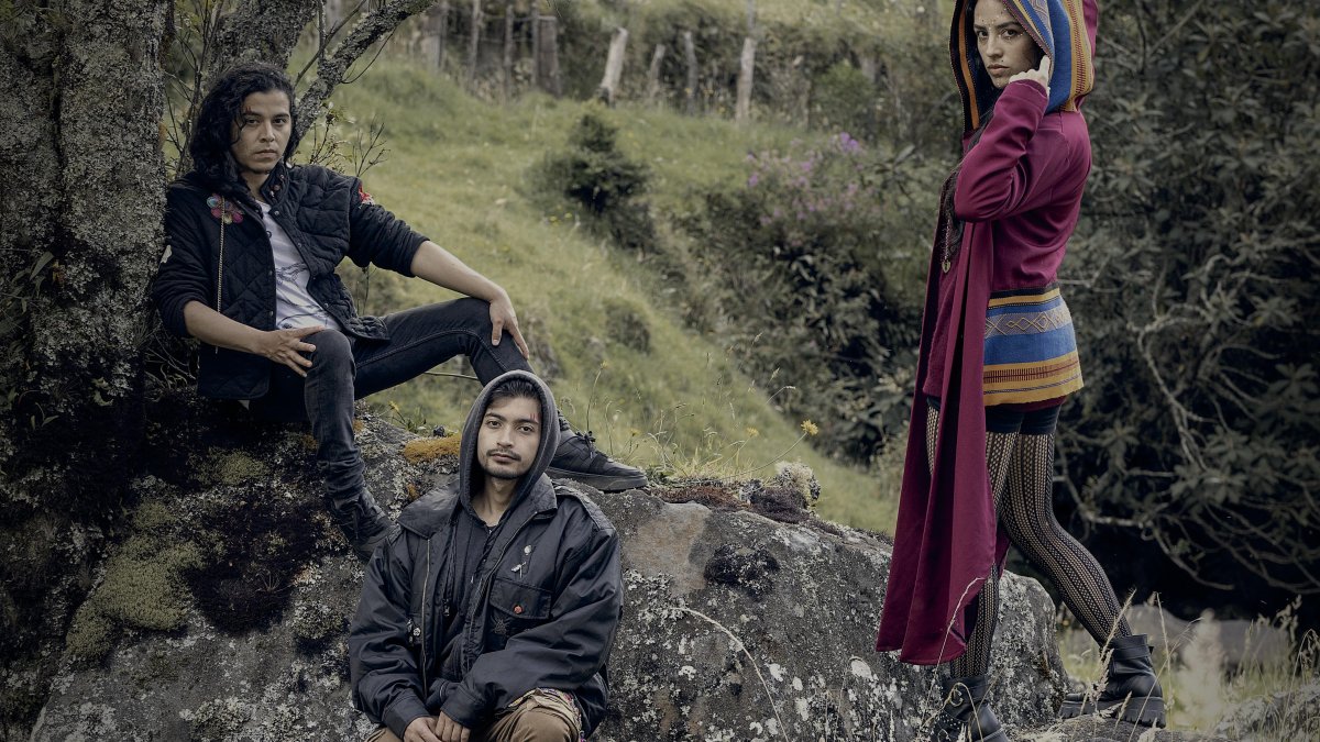 Las tres regiones nariñenses (Andes, Amazonía y Pacífico) están unidas en la banda que ensaya en el estudio El Silencio, de Pasto.