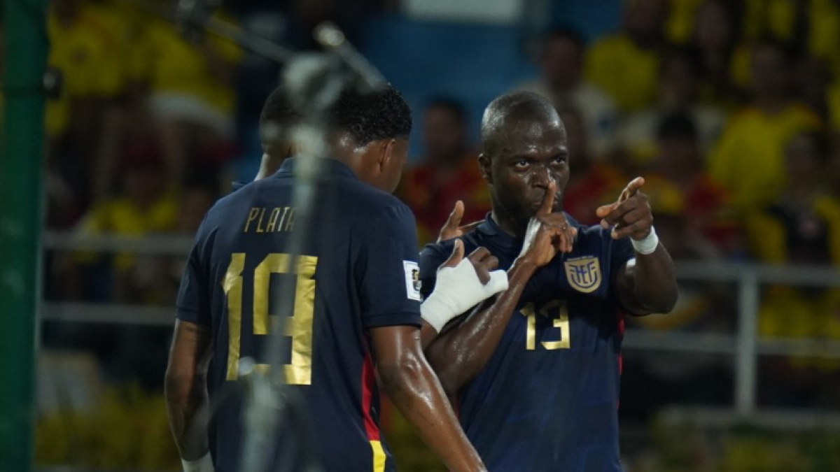 Enner Valencia celebró el prime gol para Ecuador en la visita a Colombia