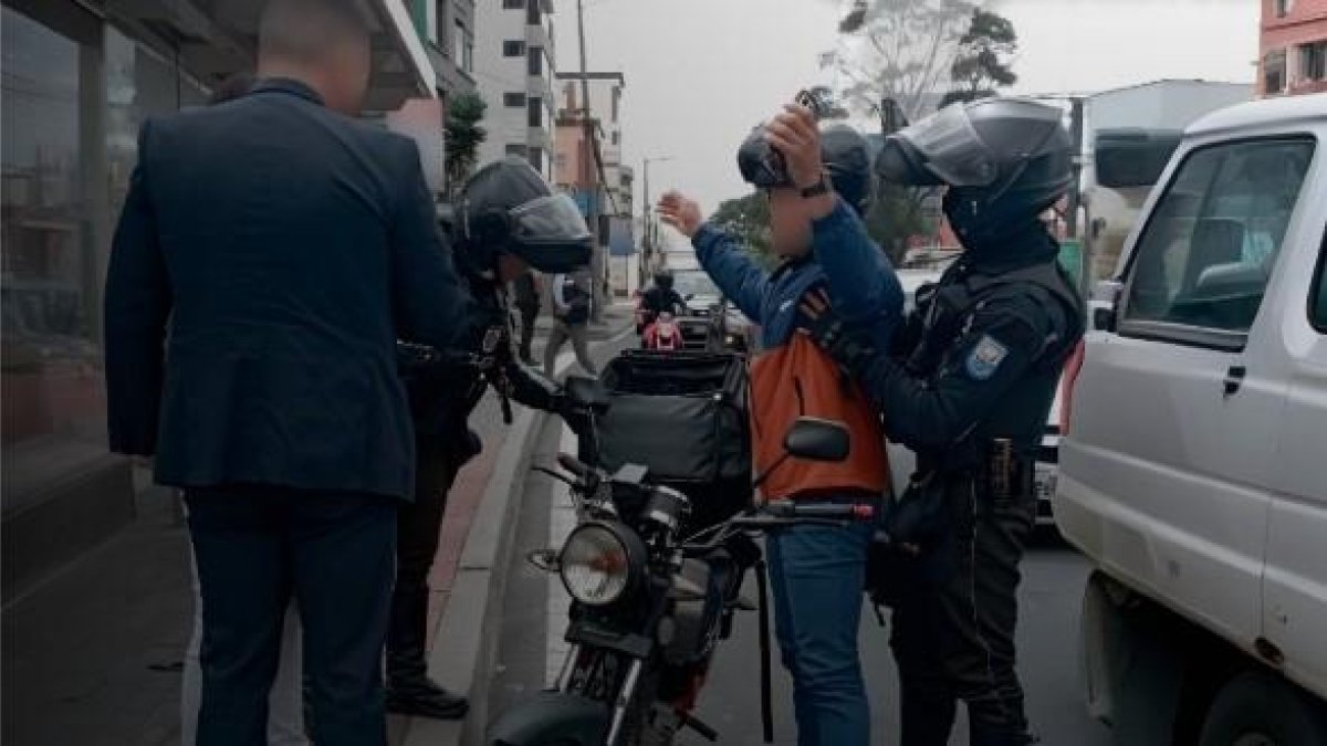 Un operativo de control a ciudadanos extranjeros limpiaparabrisas y delivery se ejecutó el 18 de noviembre.