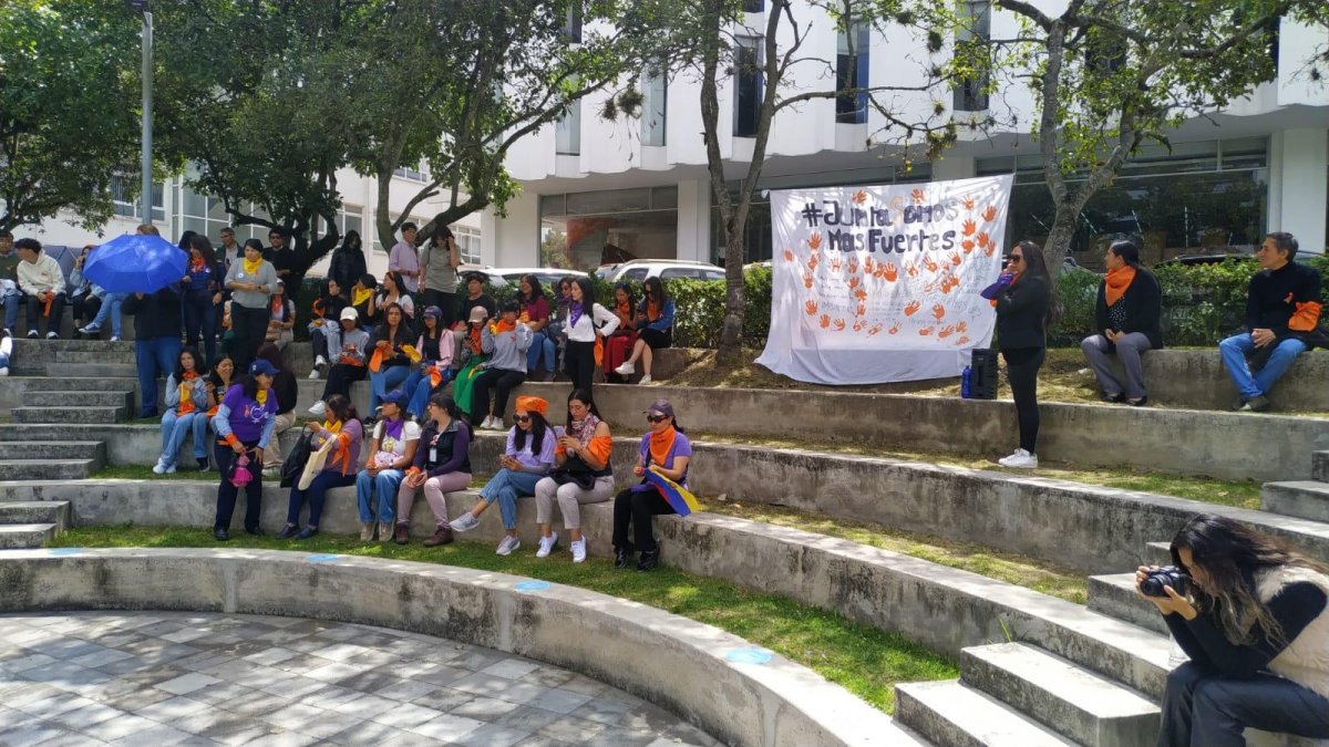 Decenas de estudiantes se convocaron a la marcha del 25N
