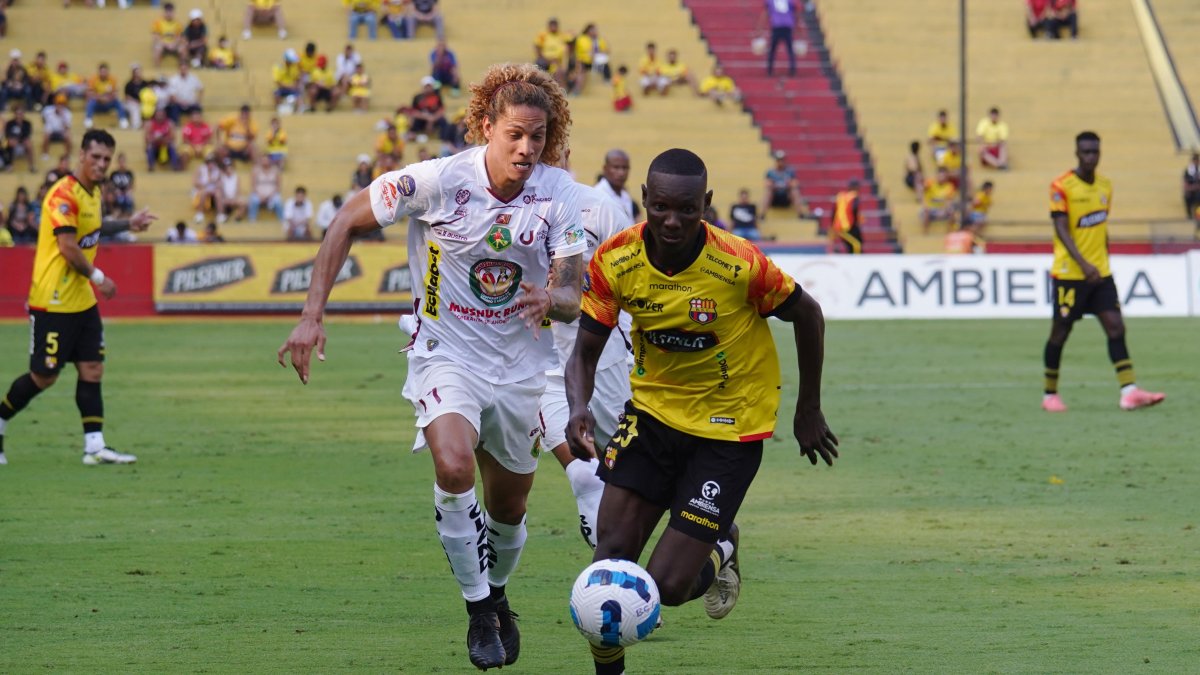 Janner Corozo, autor del 2-1 transitorio, lideró el ataque del Ídolo en el Monumental.