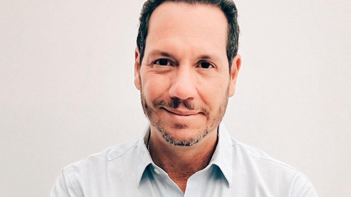 Libra de dragón es la primera novela del autor guayaquileño