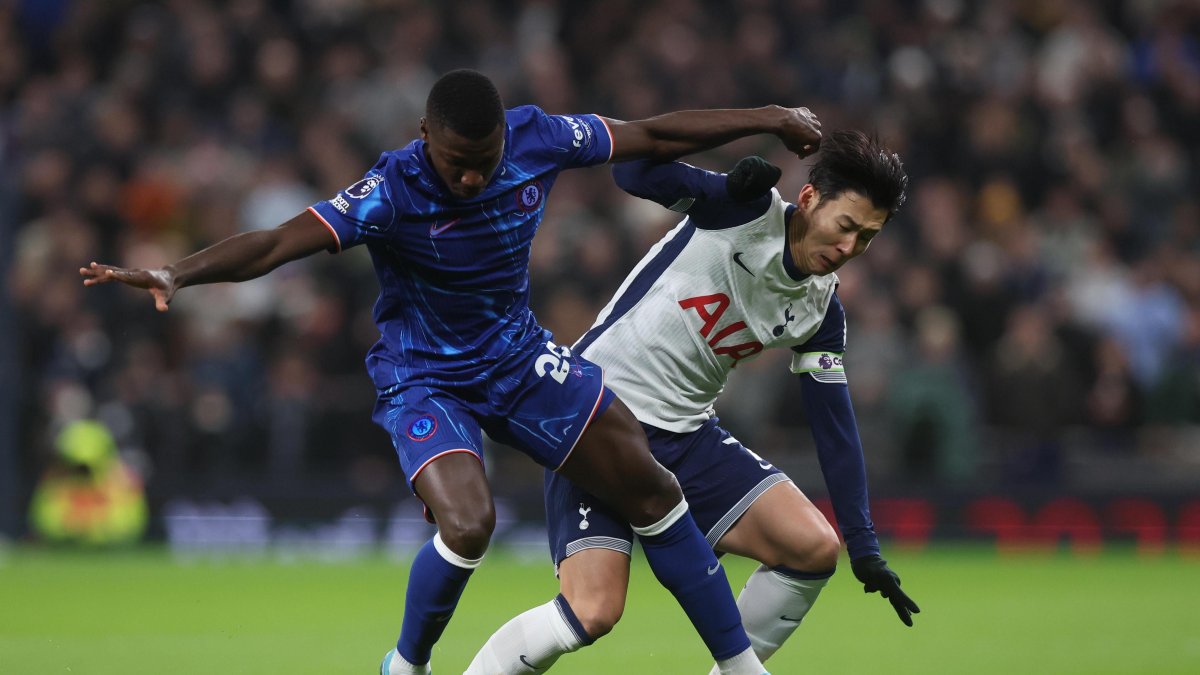 Además de desempeñarse como volante de contención, ha jugado como volante mixto y hasta de lateral derecho.