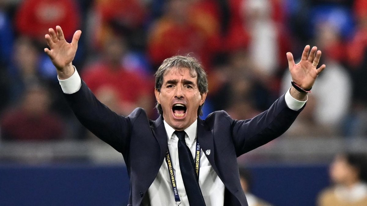 Guillermo Almada del Pachuca en el partido ante Al Ahly FC.